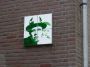 Tegeltableau: Joseph Beuys met kind